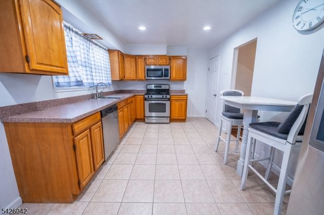 26 Scofield St, Newark City, NJ 07106