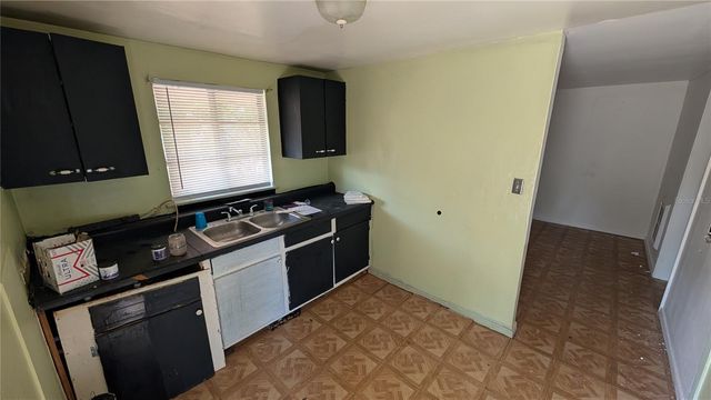 2801 W CLEVELAND STREET, Tampa, FL 33609