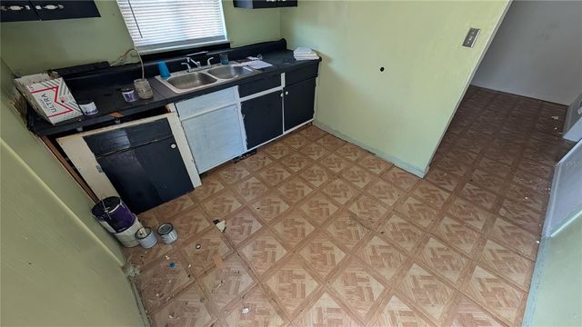 2801 W CLEVELAND STREET, Tampa, FL 33609