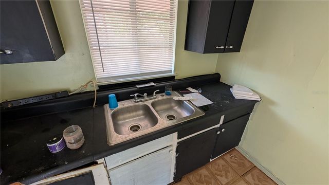 2801 W CLEVELAND STREET, Tampa, FL 33609