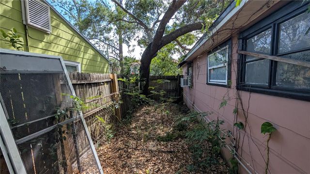 2801 W CLEVELAND STREET, Tampa, FL 33609