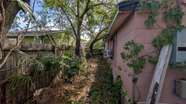 2801 W CLEVELAND STREET, Tampa, FL 33609