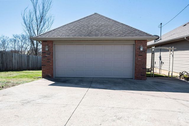 7400 W Farm Road 84, Willard, MO 65781