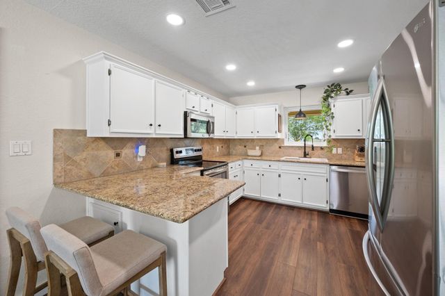 1945 Settlers Way Drive, Sealy, TX 77474