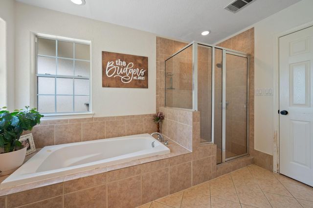 1945 Settlers Way Drive, Sealy, TX 77474