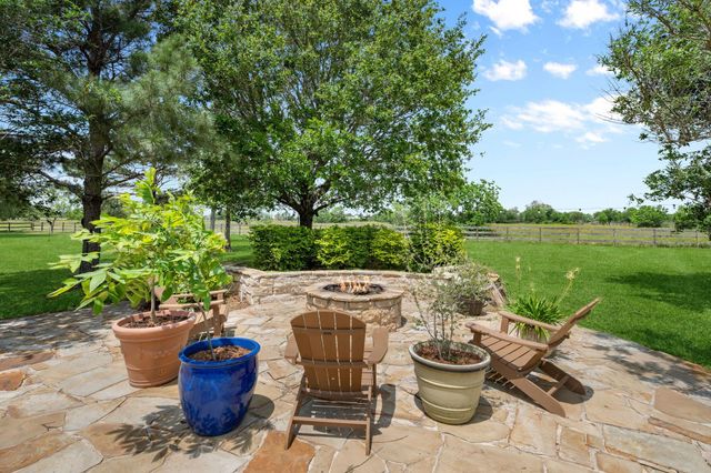 1945 Settlers Way Drive, Sealy, TX 77474