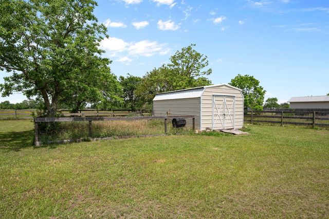 1945 Settlers Way Drive, Sealy, TX 77474