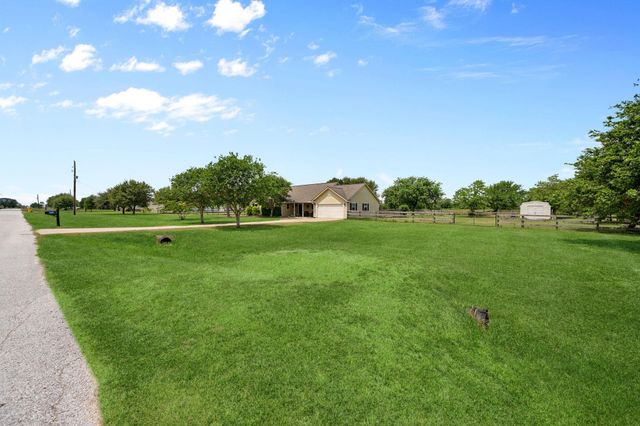 1945 Settlers Way Drive, Sealy, TX 77474