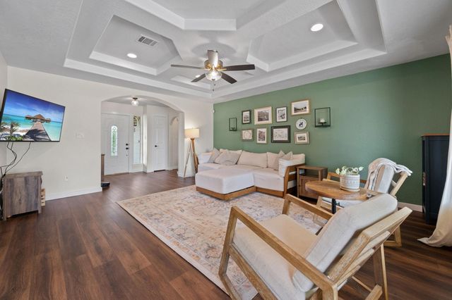 1945 Settlers Way Drive, Sealy, TX 77474