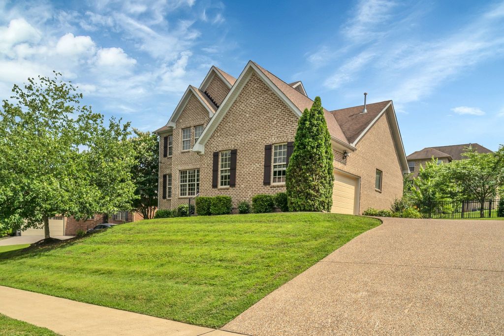 147 N Shadowhaven Way, Hendersonville, TN 37075