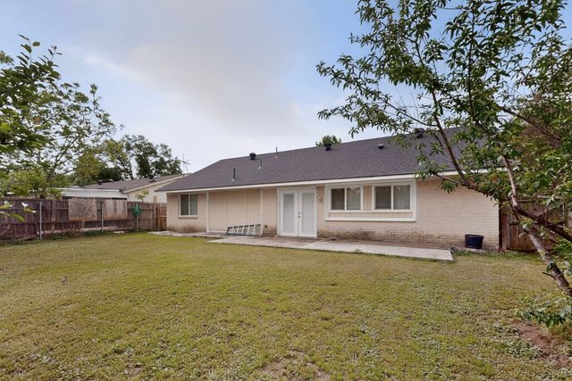 2421 Harbor Trail, Irving, TX 75060