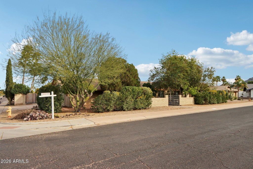 10049 N 25TH Place, Phoenix, AZ 85028 — photo 4