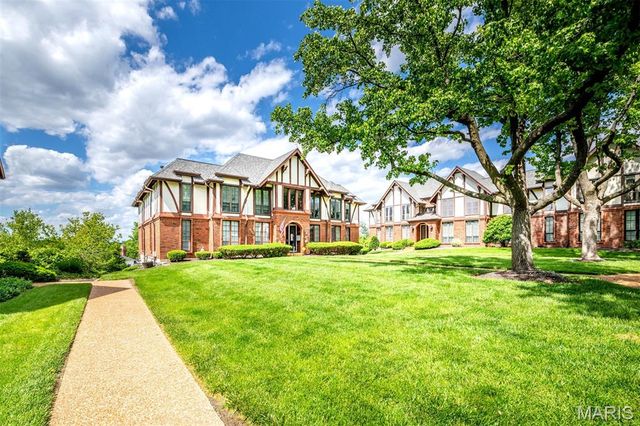 923 Claytonbrook Drive 2, Ballwin, MO 63011