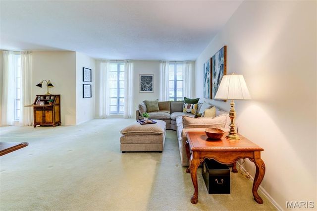 923 Claytonbrook Drive 2, Ballwin, MO 63011