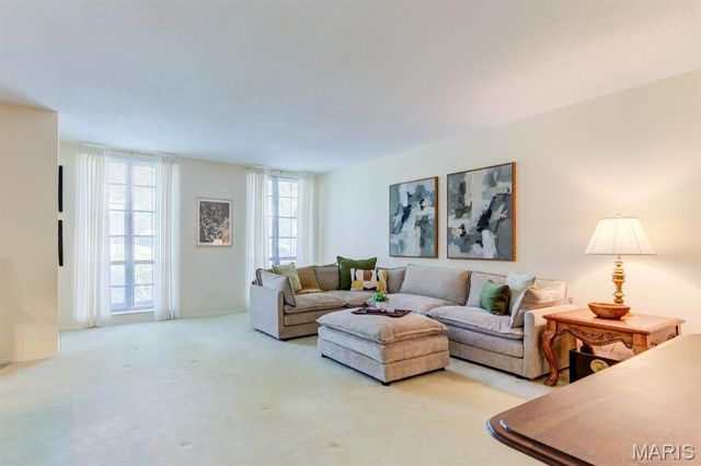 923 Claytonbrook Drive 2, Ballwin, MO 63011