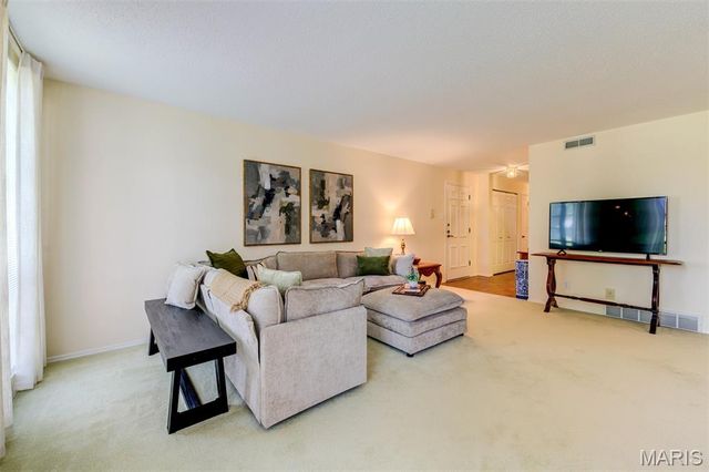 923 Claytonbrook Drive 2, Ballwin, MO 63011