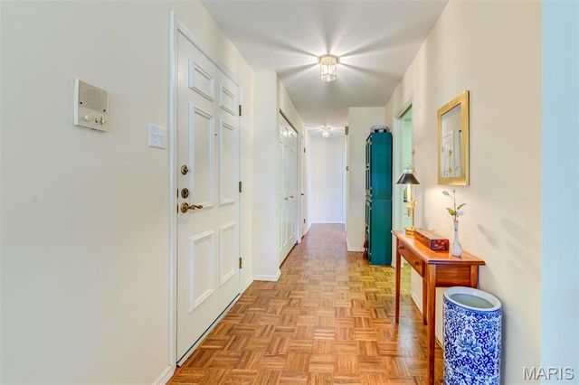 923 Claytonbrook Drive 2, Ballwin, MO 63011