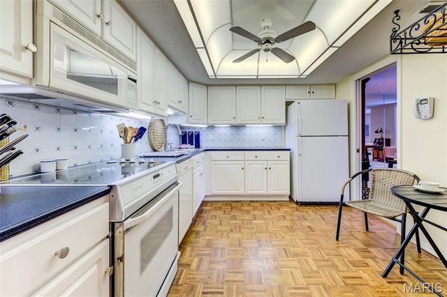 923 Claytonbrook Drive 2, Ballwin, MO 63011