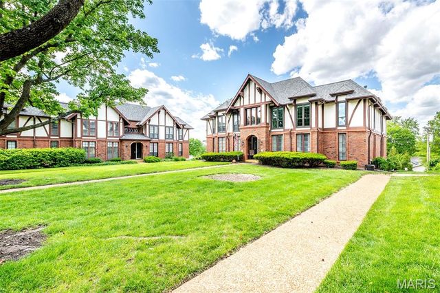 923 Claytonbrook Drive 2, Ballwin, MO 63011