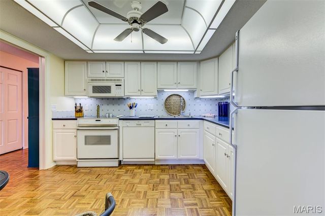 923 Claytonbrook Drive 2, Ballwin, MO 63011