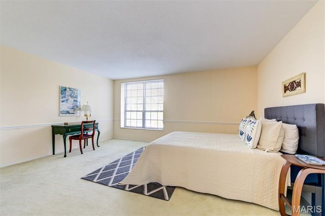 923 Claytonbrook Drive 2, Ballwin, MO 63011