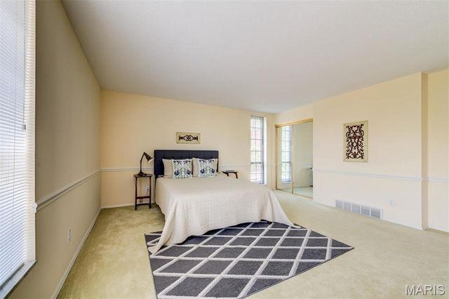923 Claytonbrook Drive 2, Ballwin, MO 63011