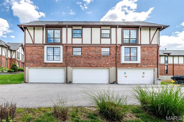 923 Claytonbrook Drive 2, Ballwin, MO 63011