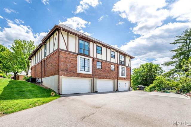 923 Claytonbrook Drive 2, Ballwin, MO 63011