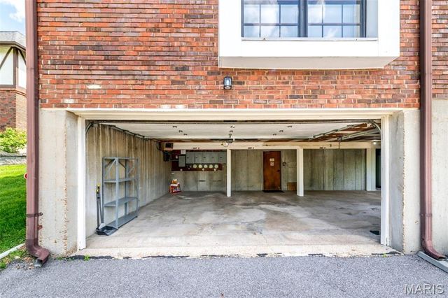 923 Claytonbrook Drive 2, Ballwin, MO 63011