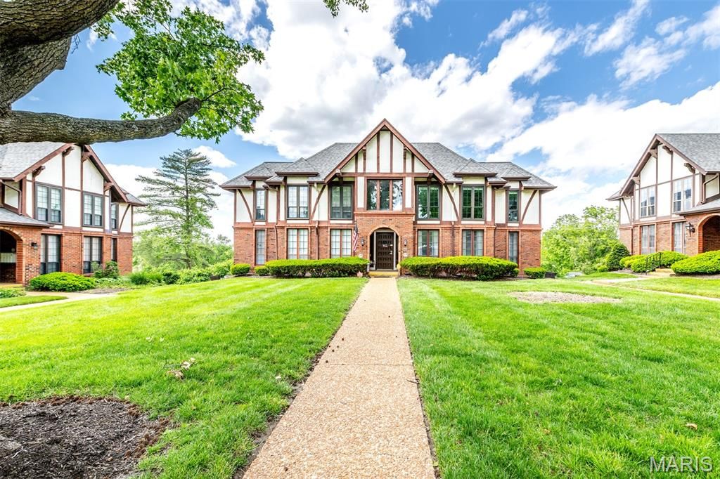 923 Claytonbrook Drive 2, Ballwin, MO 63011