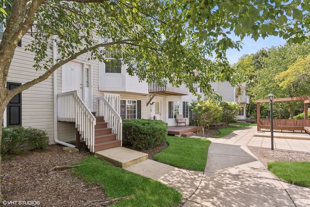 33 S Treehouse Lane, Round Lake, IL 60073