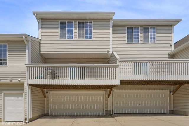 33 S Treehouse Lane, Round Lake, IL 60073