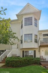 33 S Treehouse Lane, Round Lake, IL 60073