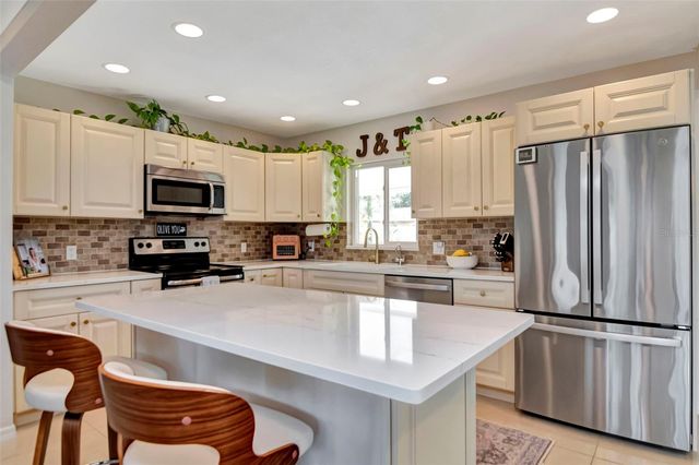 6468 17TH TERRACE N, St Petersburg, FL 33710