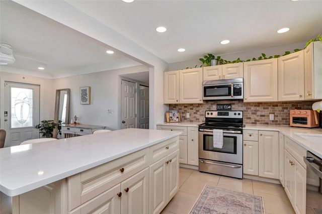 6468 17TH TERRACE N, St Petersburg, FL 33710