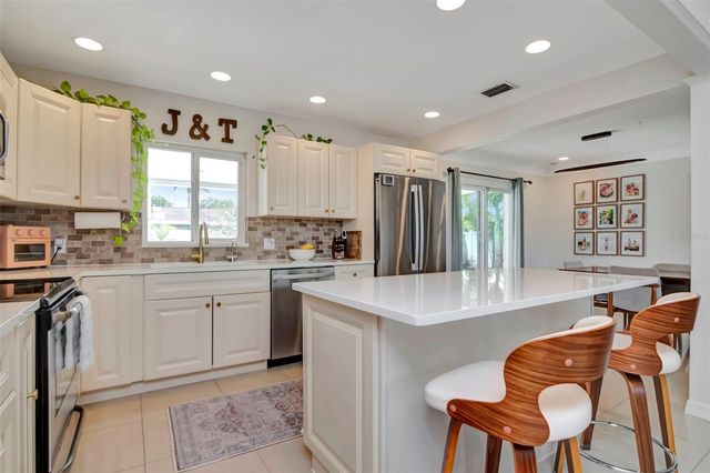 6468 17TH TERRACE N, St Petersburg, FL 33710