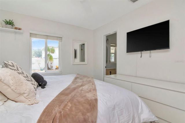 6468 17TH TERRACE N, St Petersburg, FL 33710