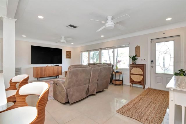 6468 17TH TERRACE N, St Petersburg, FL 33710