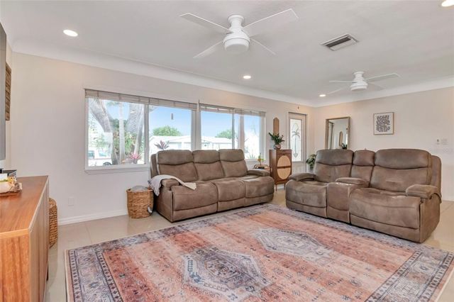 6468 17TH TERRACE N, St Petersburg, FL 33710