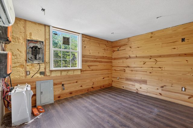 1066 High Point Drive, Mineral Wells, TX 76067
