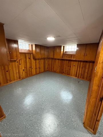 1013 Mayburn Street, Dearborn, MI 48128