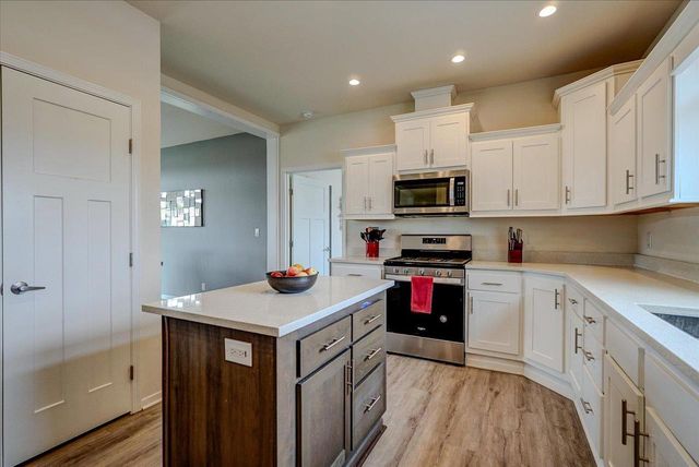 6605 Warner Farm Drive, Deforest, WI 53532