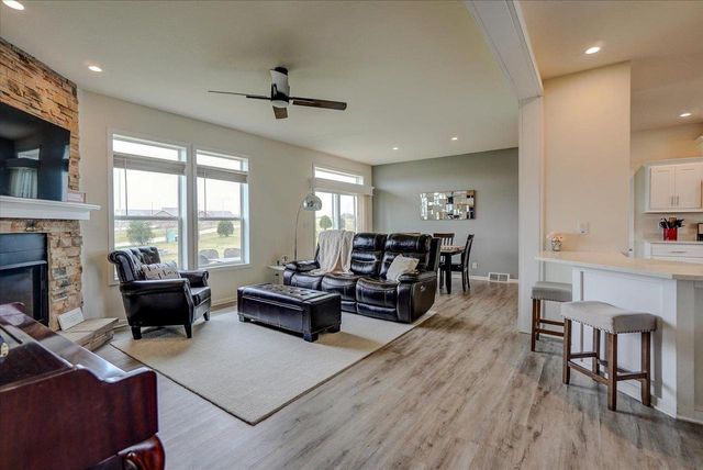 6605 Warner Farm Drive, Deforest, WI 53532