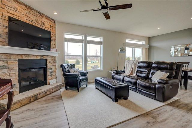 6605 Warner Farm Drive, Deforest, WI 53532