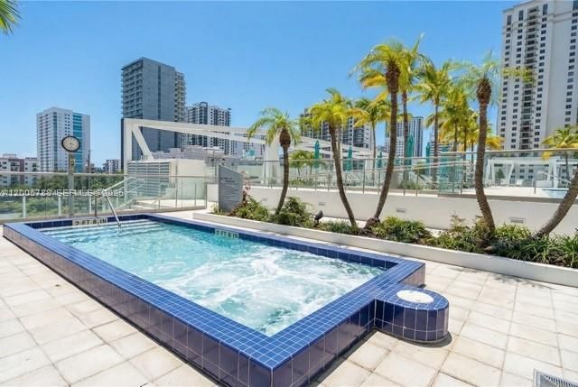 1111 SW 1st Ave 2420-N, Miami, FL 33130