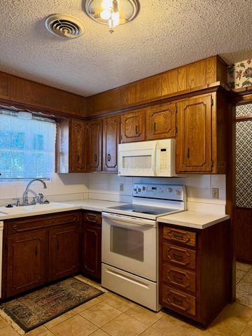 421 S 10th Street, Memphis, TX 79245