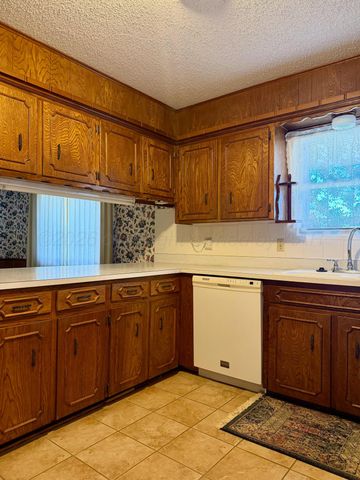 421 S 10th Street, Memphis, TX 79245