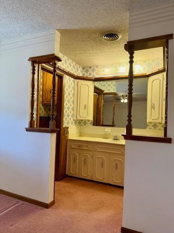 421 S 10th Street, Memphis, TX 79245