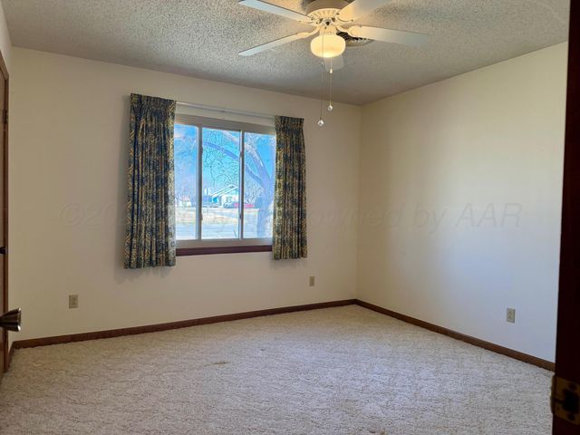 421 S 10th Street, Memphis, TX 79245