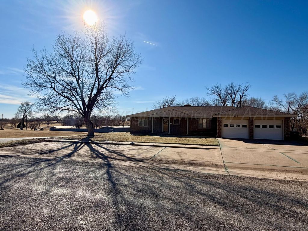 421 S 10th Street, Memphis, TX 79245